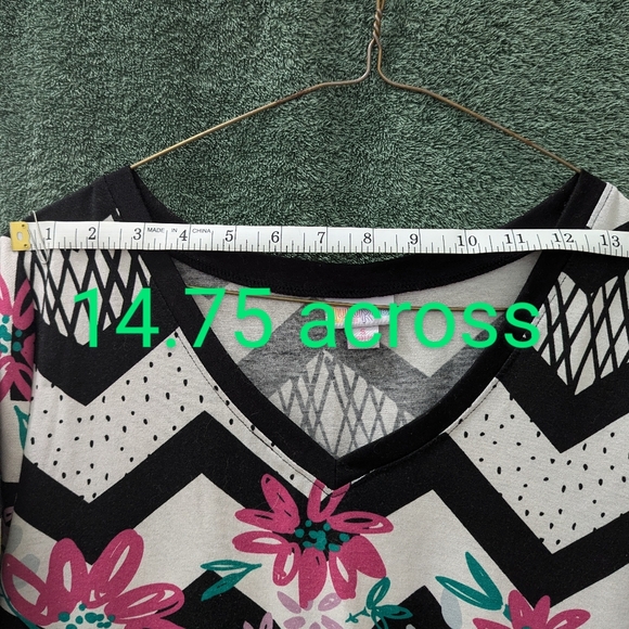 LuLaRoe top Small - Picture 6 of 6